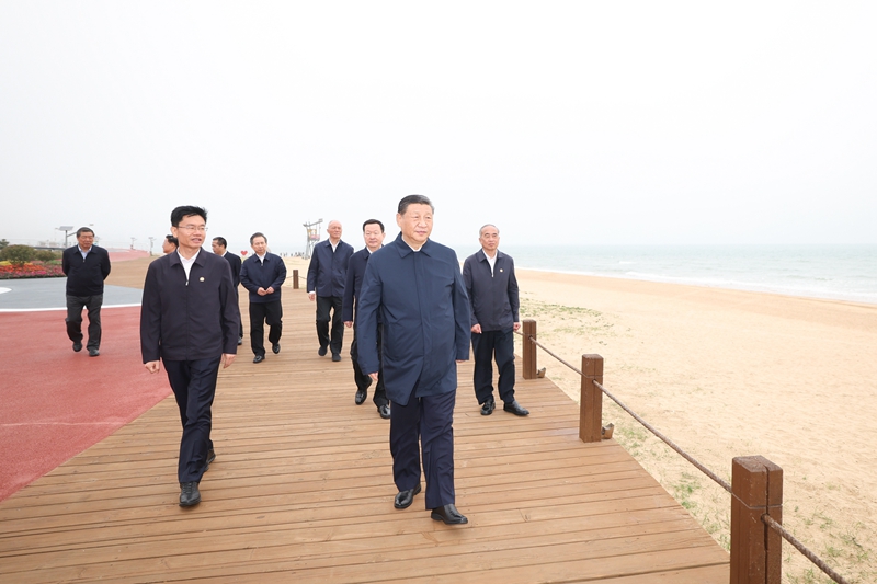2024年5月22日，習(xí)近平總書記在山東日照陽光海岸綠道考察。