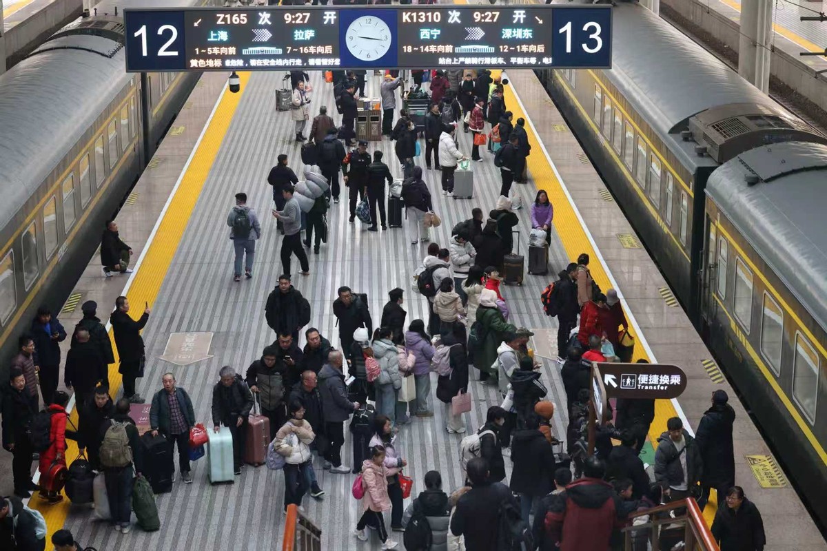 2026年春运启幕西安铁警守护平安路(图1)