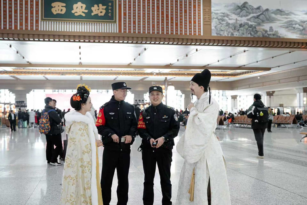 2026年春运启幕西安铁警守护平安路(图5)