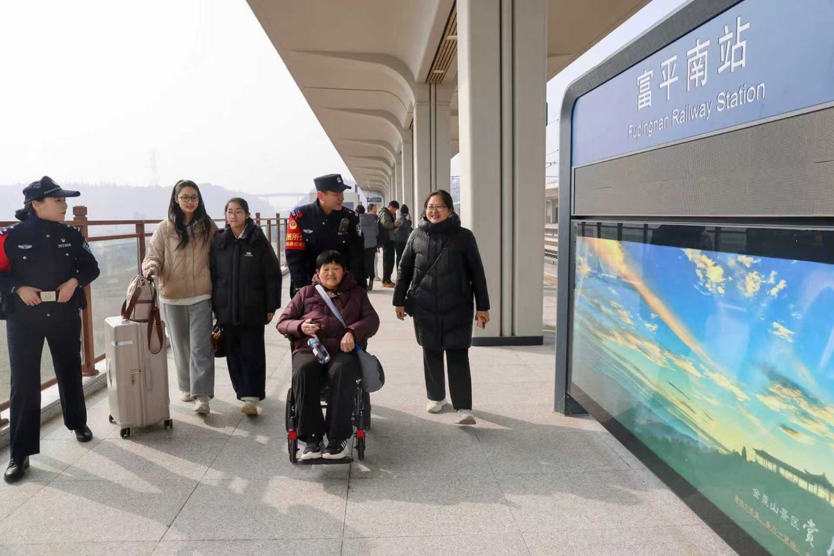 2026年春运启幕西安铁警守护平安路(图9)