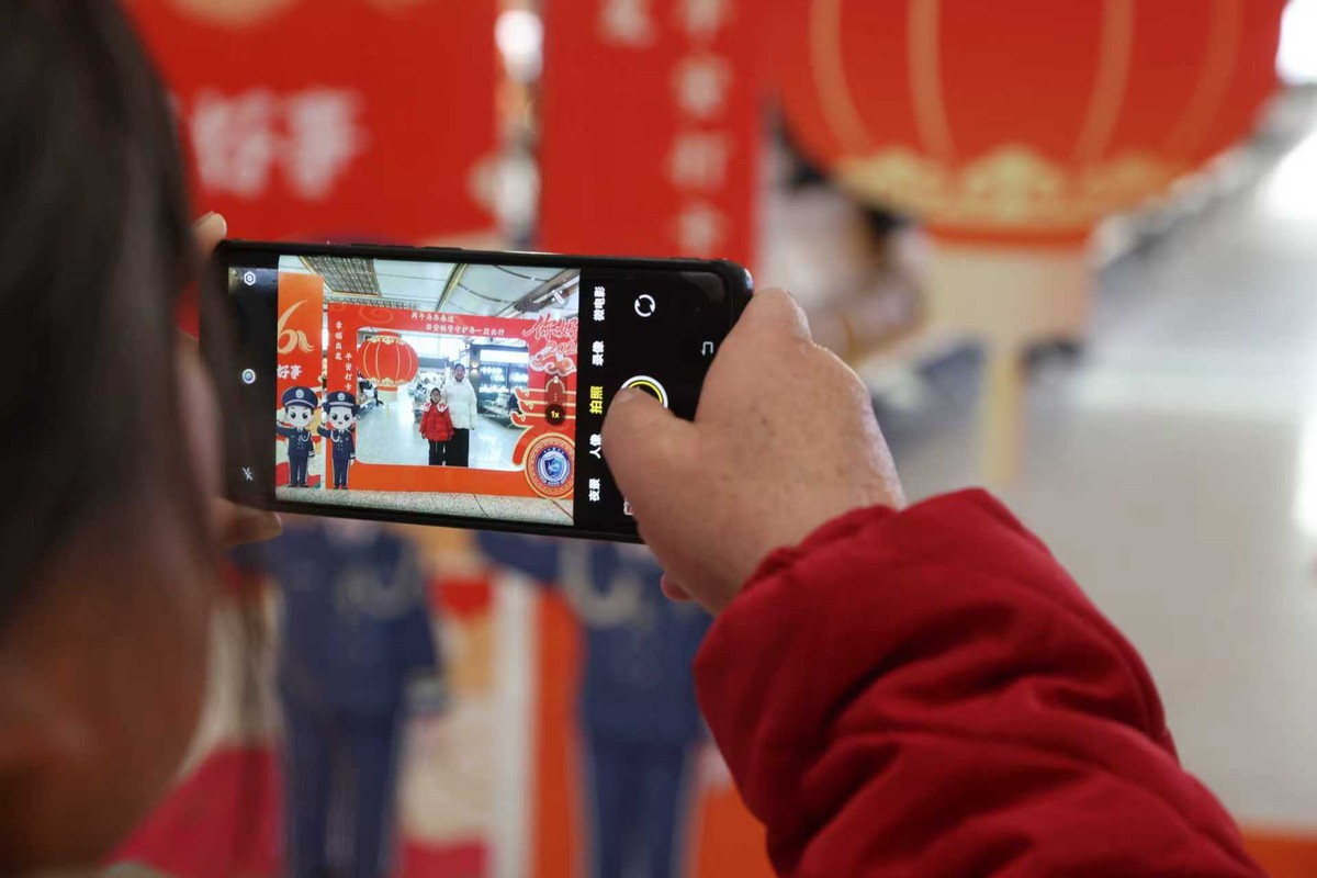 2026年春运启幕西安铁警守护平安路(图10)