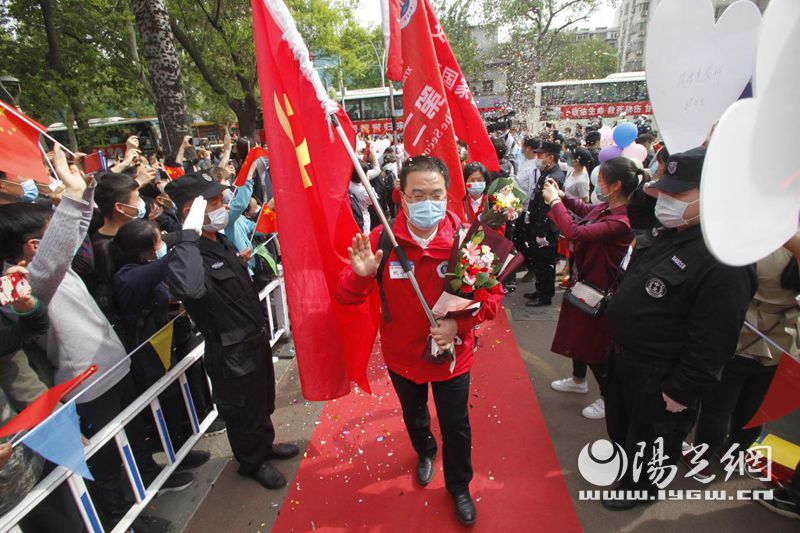 西安交大二附院援武汉国家医疗队载誉返院