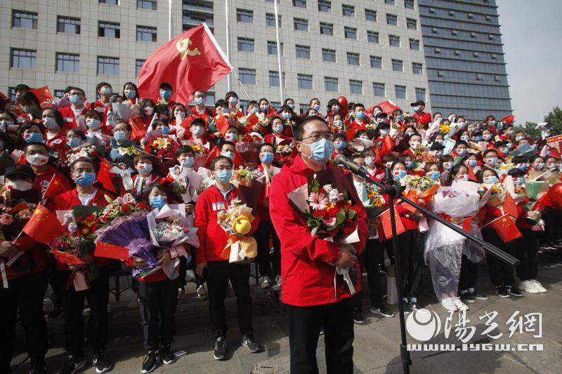 西安交大二附院援武汉国家医疗队载誉返院