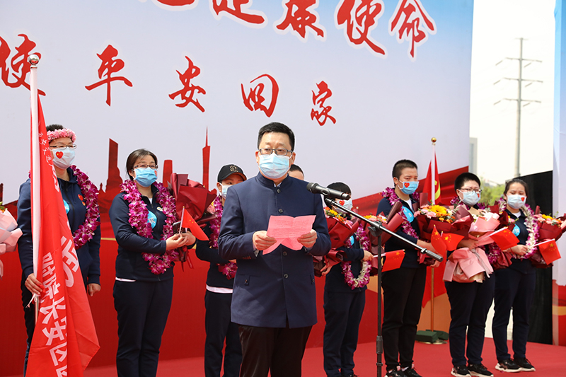 西安交大一附院长安区医院15名援湖北医疗队员平安凯旋