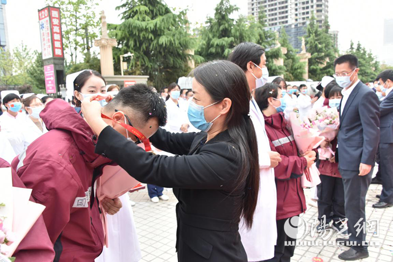 西安国际医学330位中最后12名抗疫英雄平安归家！