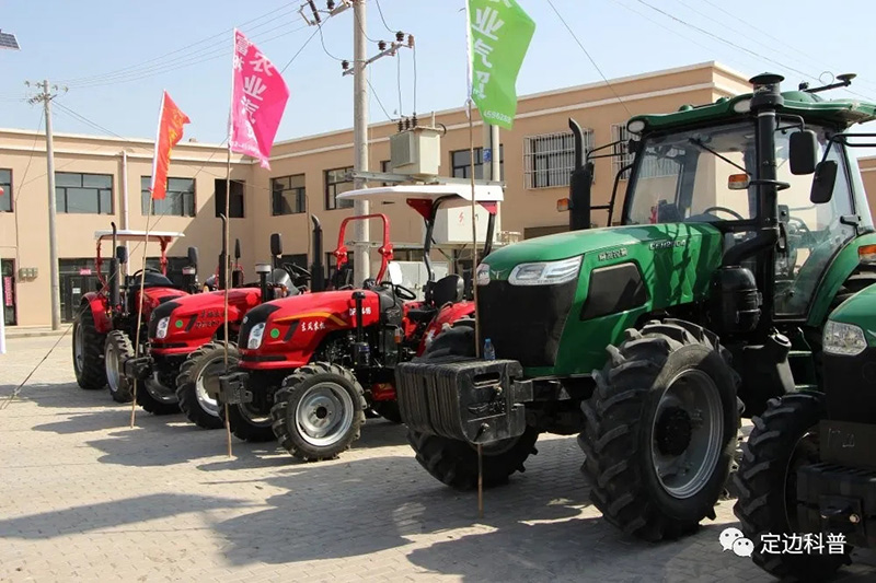 定边县举行第二十八届“科技之春”宣传月 暨新型农机具展示活动