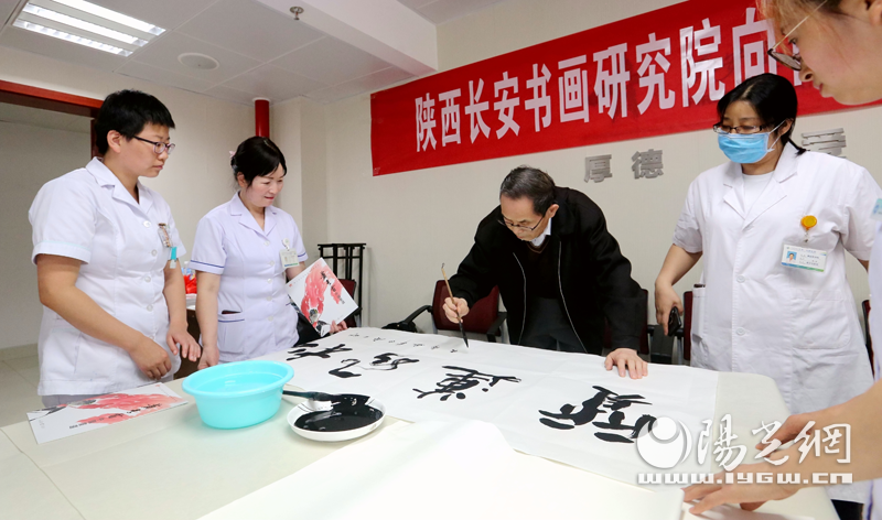 陕西长安书画研究院向交大一附院援湖北医务人员捐赠书画