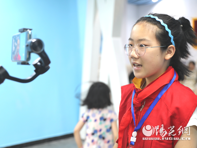 中华小记者走进千里目视力养护中心学“护眼”