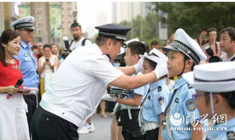 西安交警启动少年交警公益先锋队活动
