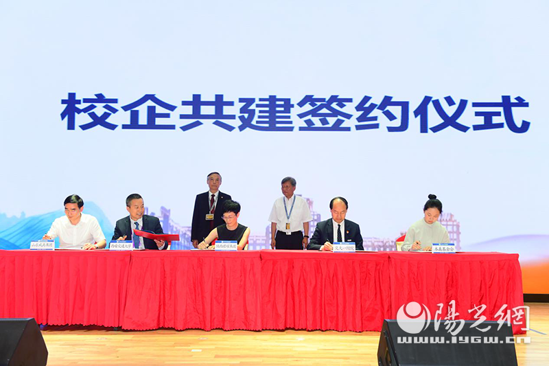 中国西部丝路卫生健康高峰论坛隆重举行