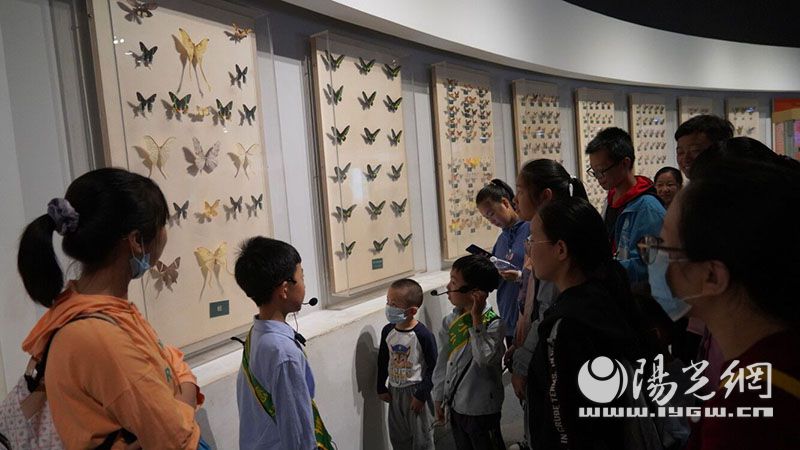 西安市第三十四中学地学社师生参观陕西自然博物馆