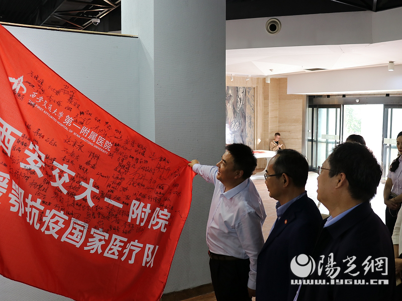 “弘扬中国抗疫精神”主题展及先进事迹报告会在省图书馆举行