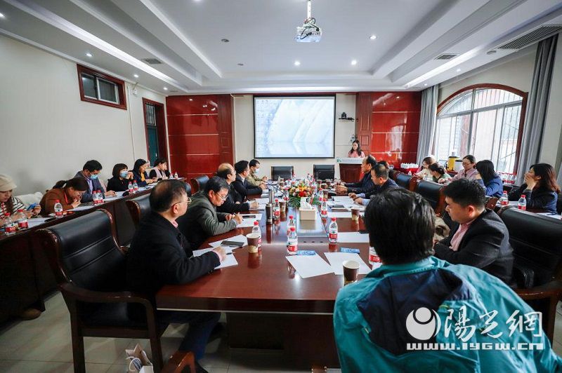 “延安精神与中国治理体系和治理能力现代化研讨会”在延安大学西安创新学院樊川讲堂召开。