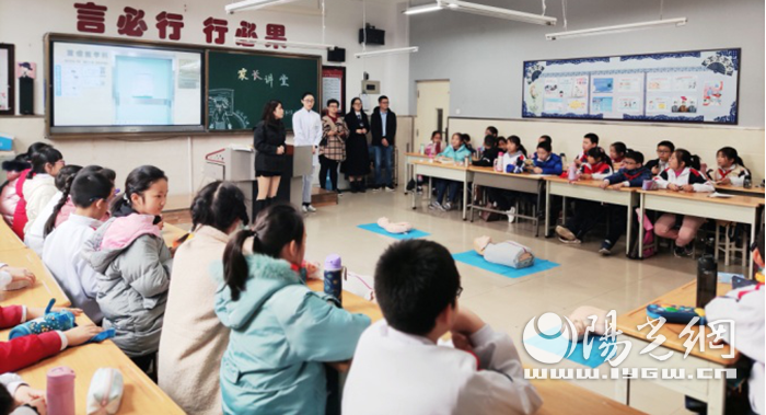 交大一附院重症医学科心肺复苏培训走进陕师大金泰小学