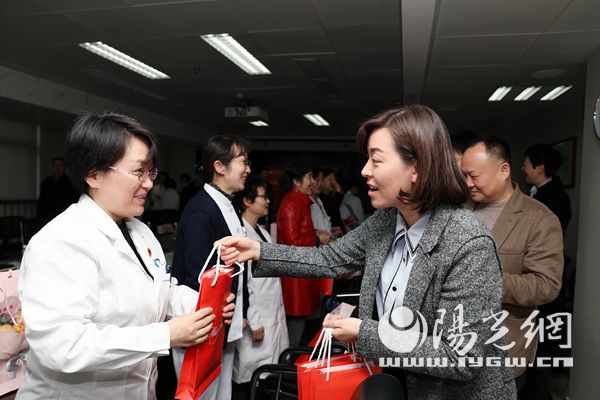 交大一附院召开庆祝“三八”妇女节女教职工代表座谈会