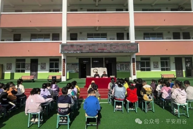 探索“警校家”共管新模式 守护未成年人健康成长