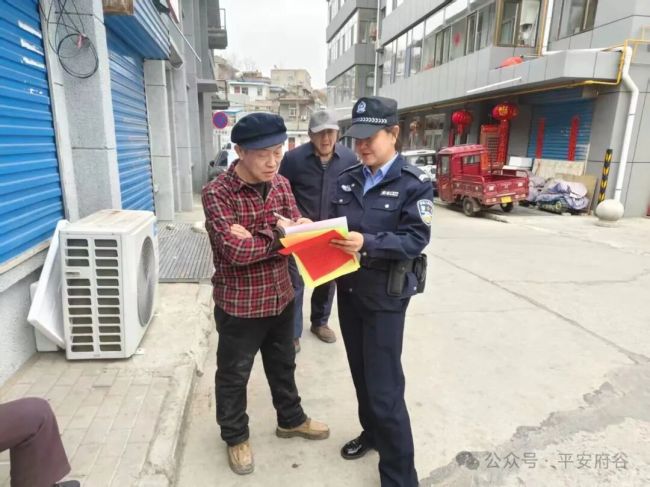 府谷县公安局城关派出所开展扫黑除恶普法宣传