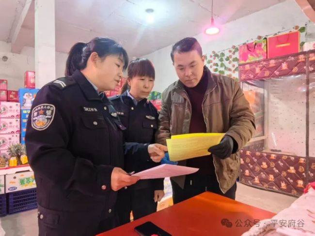 府谷县公安局城关派出所开展扫黑除恶普法宣传