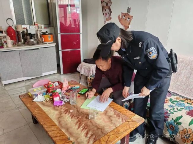 府谷县公安局城关派出所开展扫黑除恶普法宣传